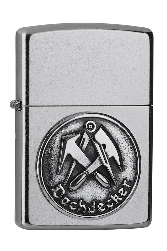 Vooraanzicht 3/4 hoek Zippo aansteker met dakdekkersymbool embleem